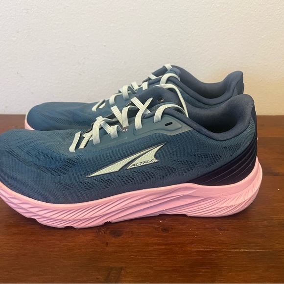 Altra Rivera 4 - Picture 2 of 7